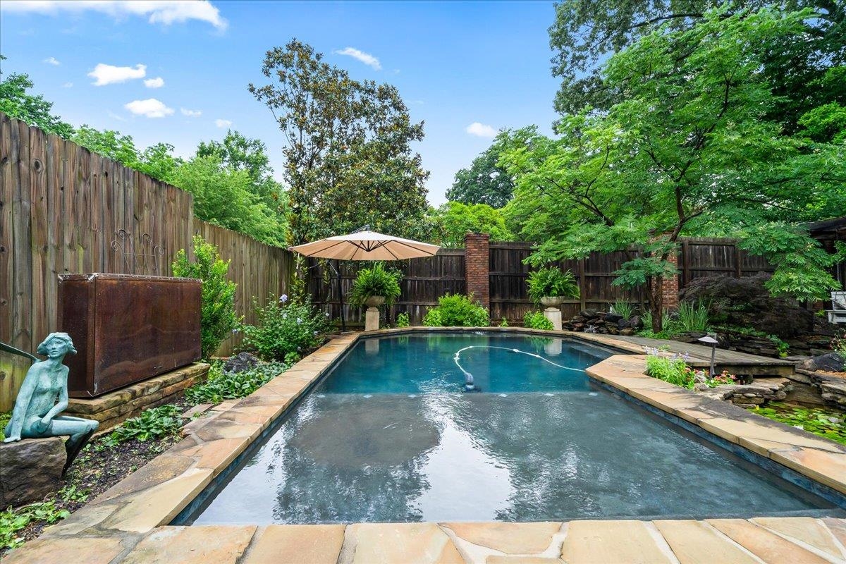 4654 HEMLOCK LN