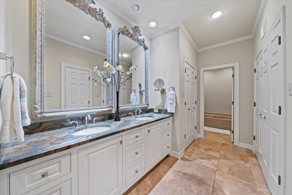 4654 HEMLOCK LN