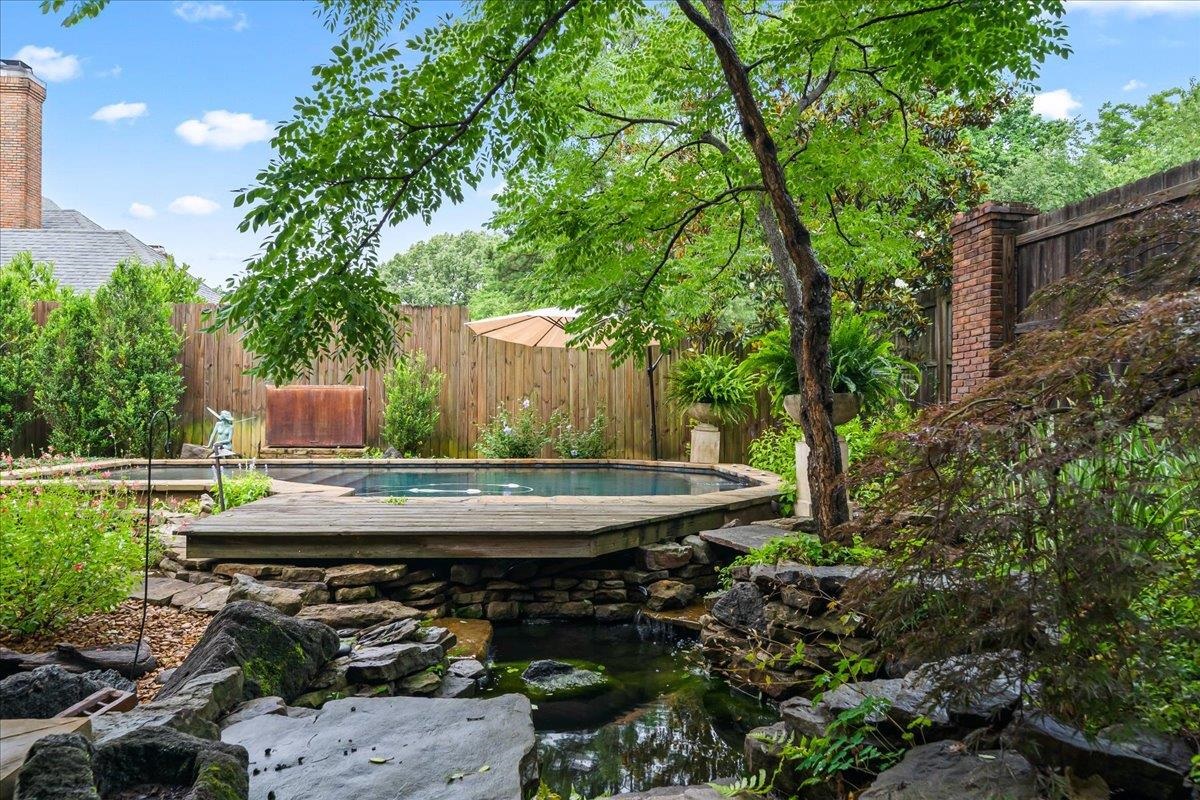 4654 HEMLOCK LN