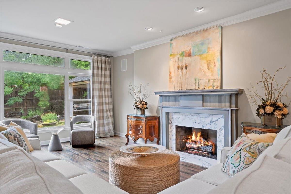 4654 HEMLOCK LN