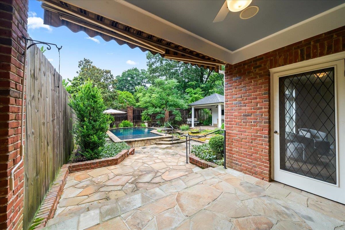 4654 HEMLOCK LN