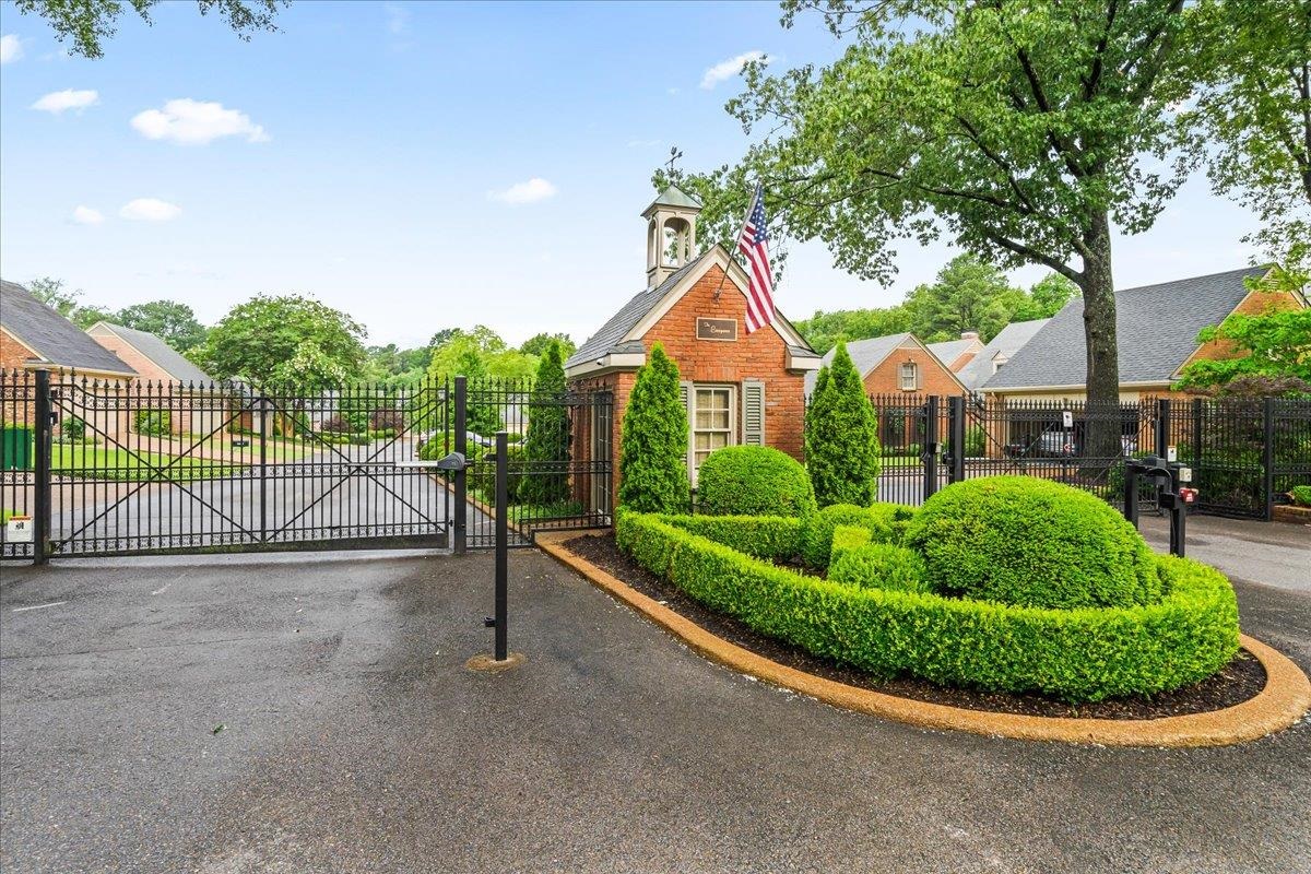 4654 HEMLOCK LN