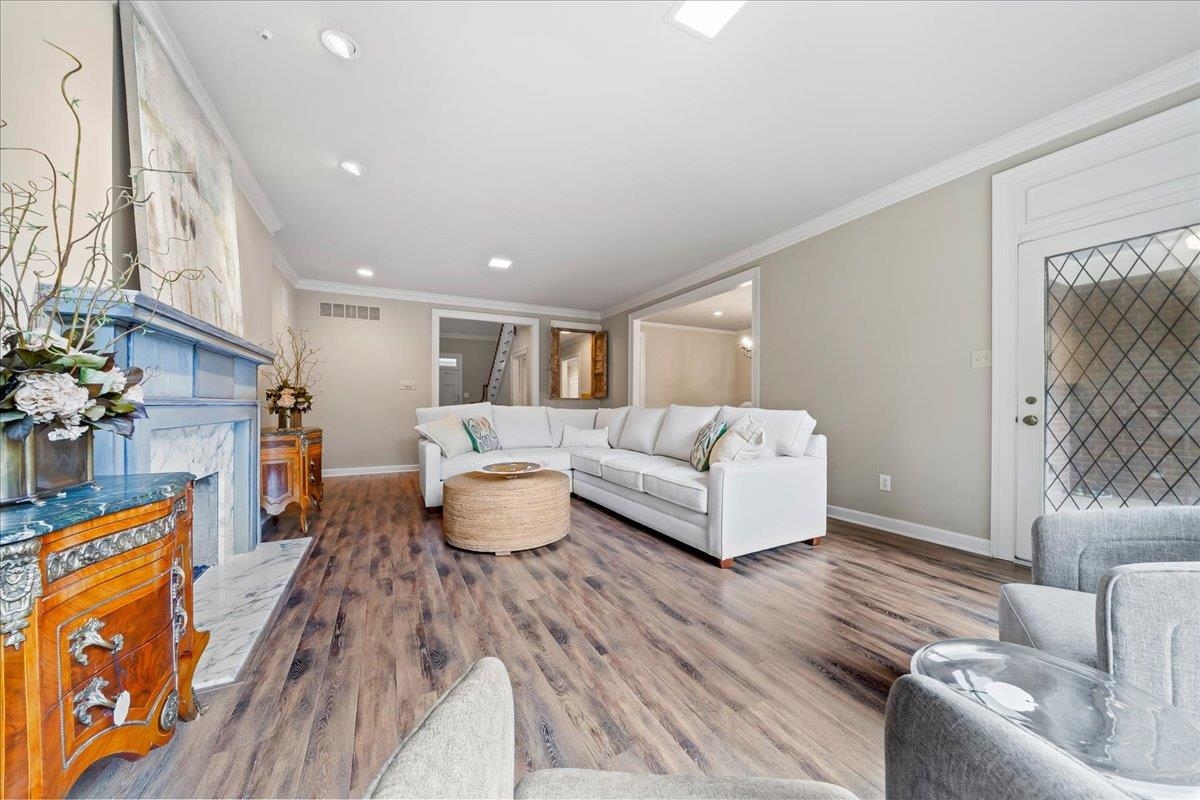 4654 HEMLOCK LN