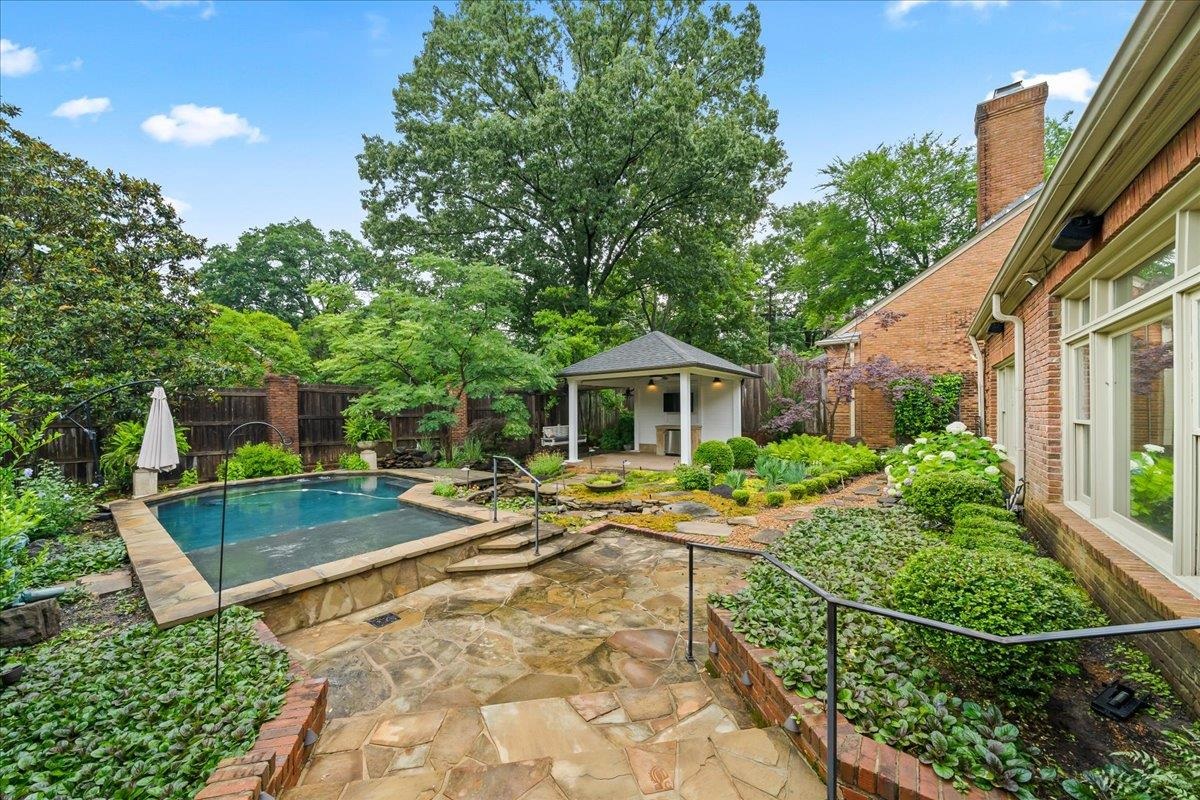4654 HEMLOCK LN