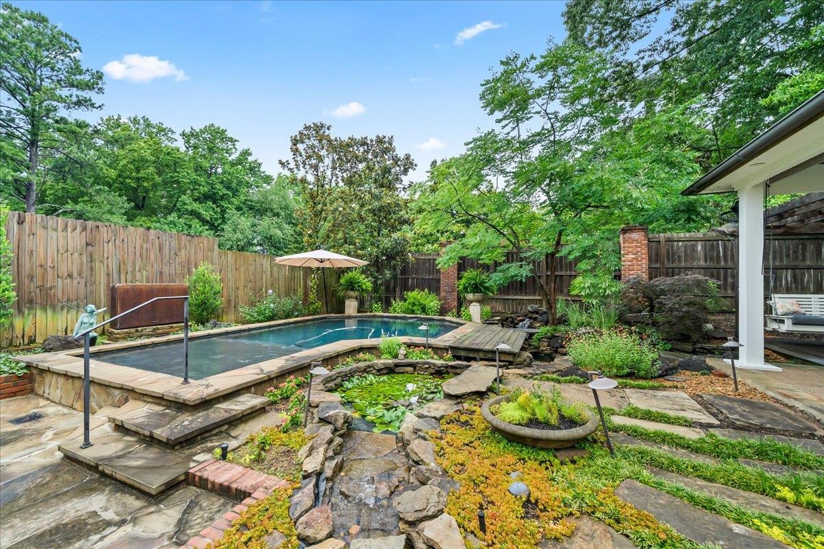 4654 HEMLOCK LN