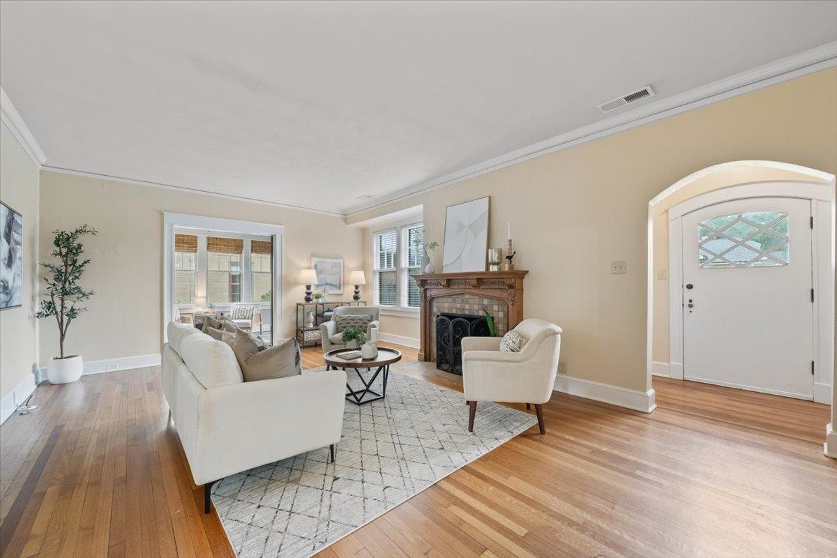 1518 EASTMORELAND AVE