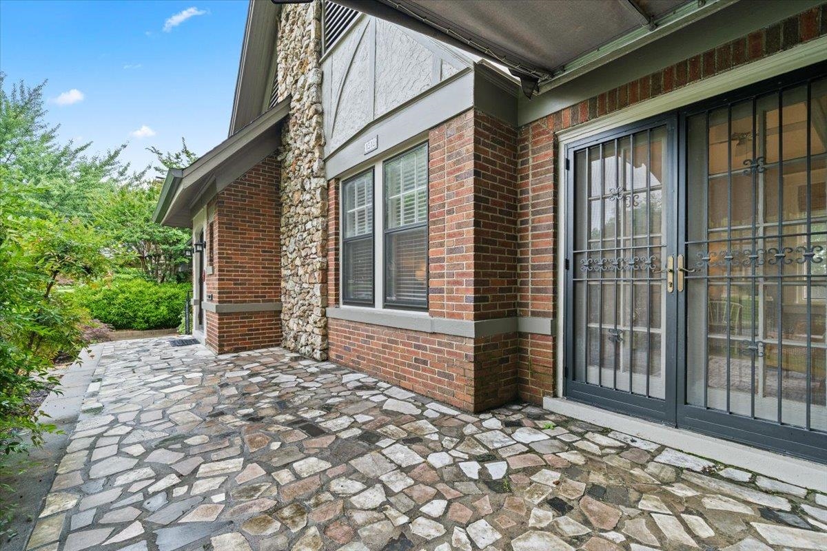 1518 EASTMORELAND AVE