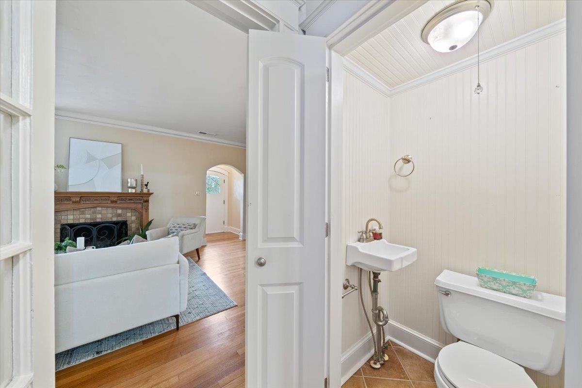 1518 EASTMORELAND AVE