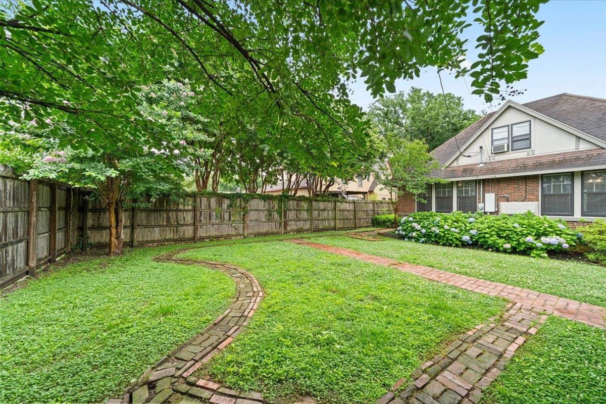 1518 EASTMORELAND AVE