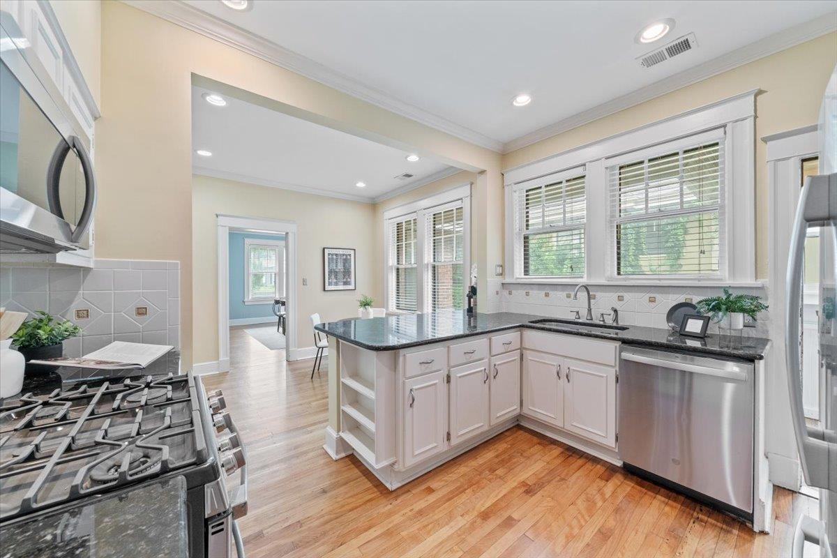 1518 EASTMORELAND AVE