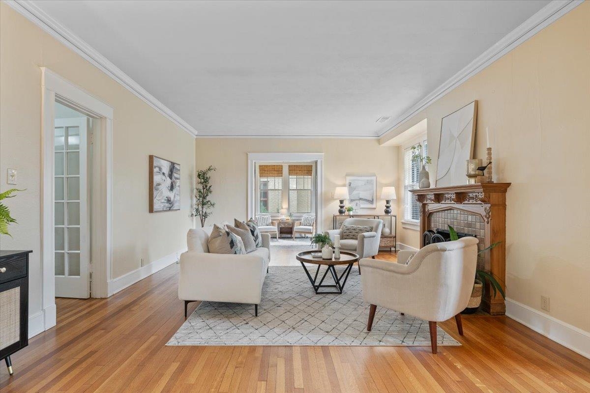 1518 EASTMORELAND AVE