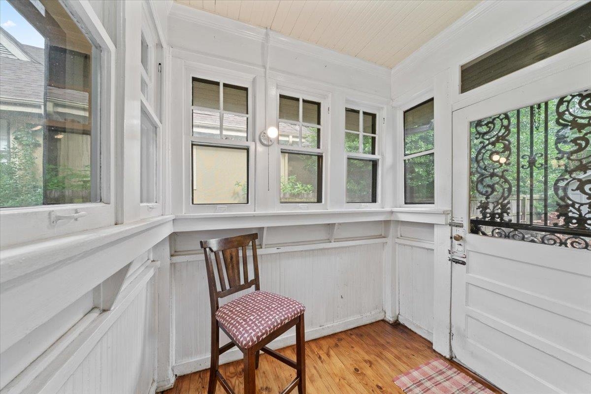 1518 EASTMORELAND AVE