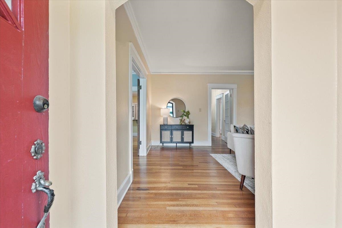 1518 EASTMORELAND AVE