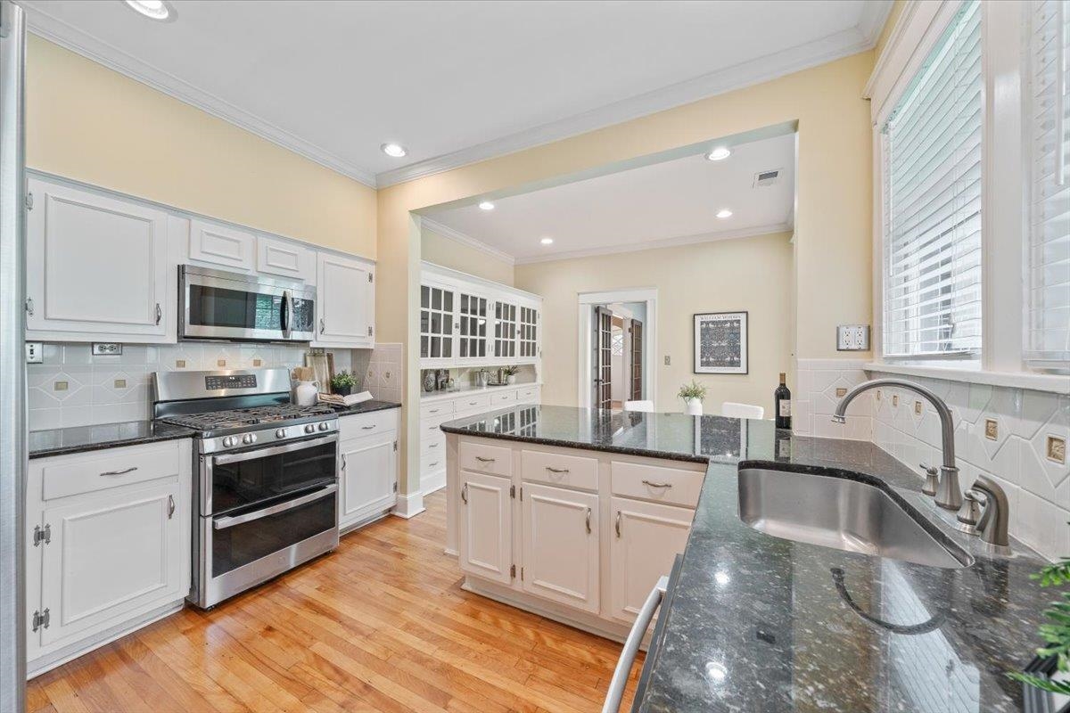 1518 EASTMORELAND AVE