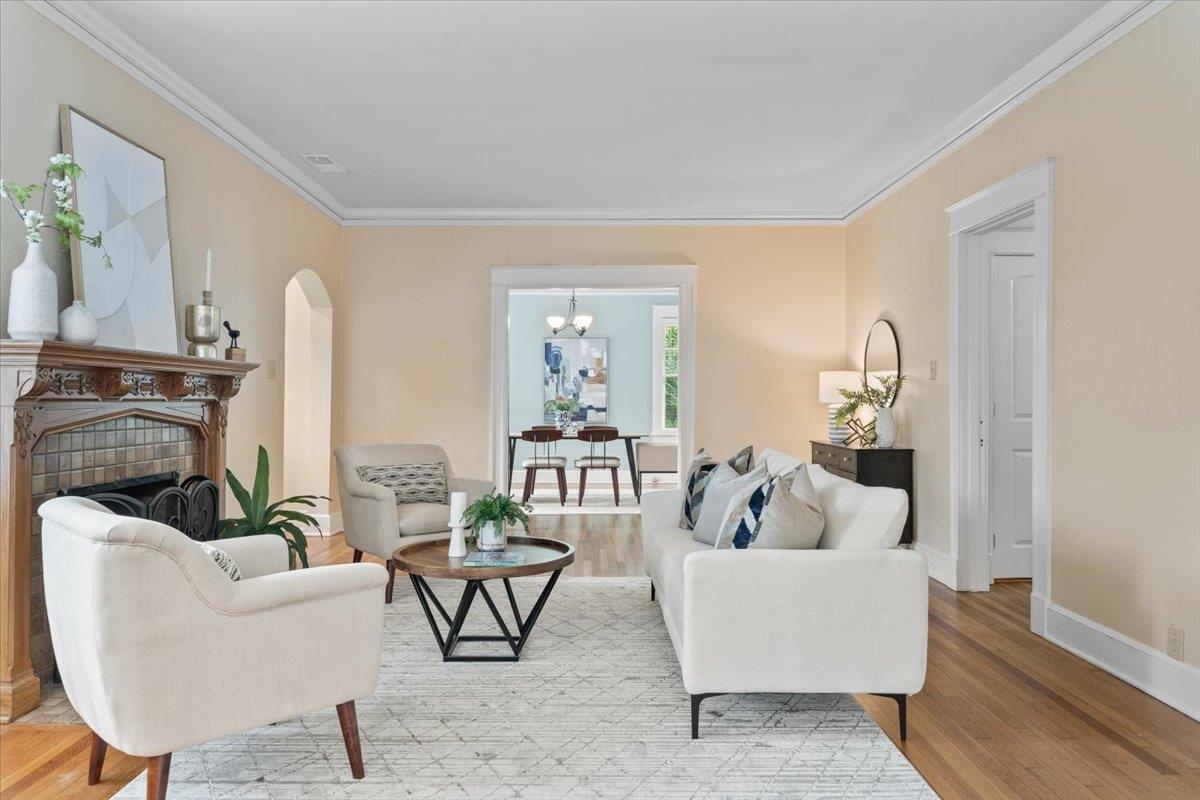 1518 EASTMORELAND AVE