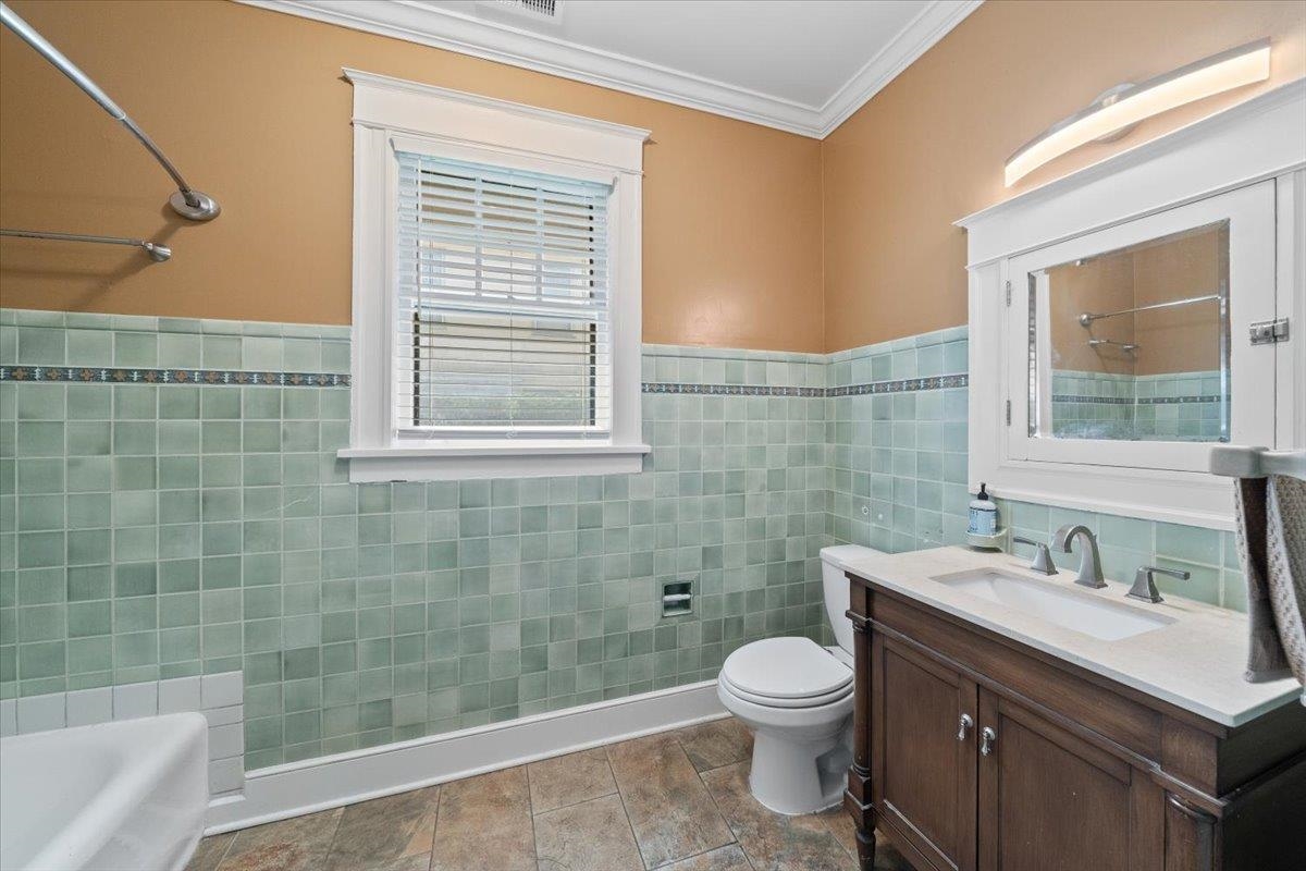 1518 EASTMORELAND AVE