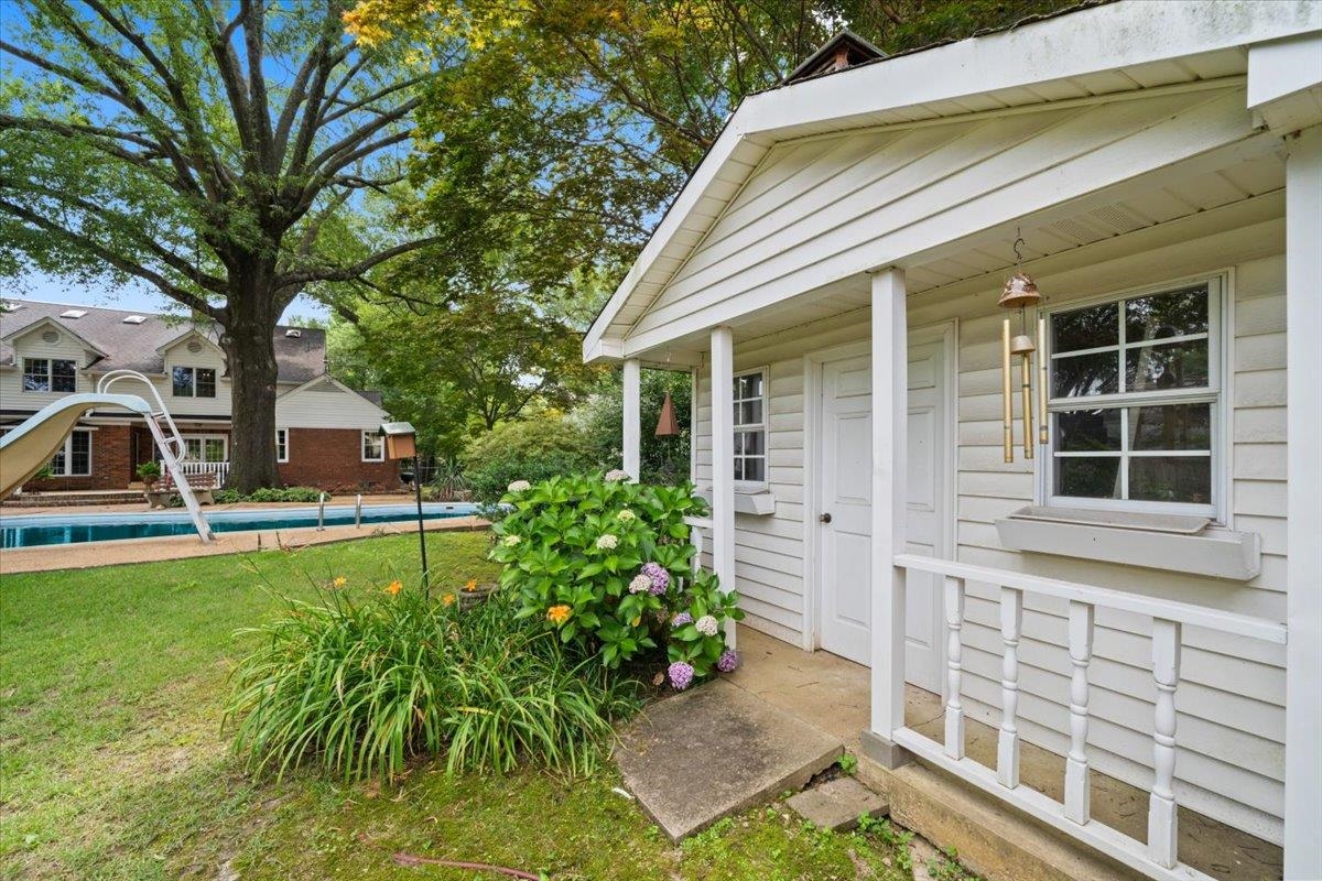 1095 FAIR MEADOW RD