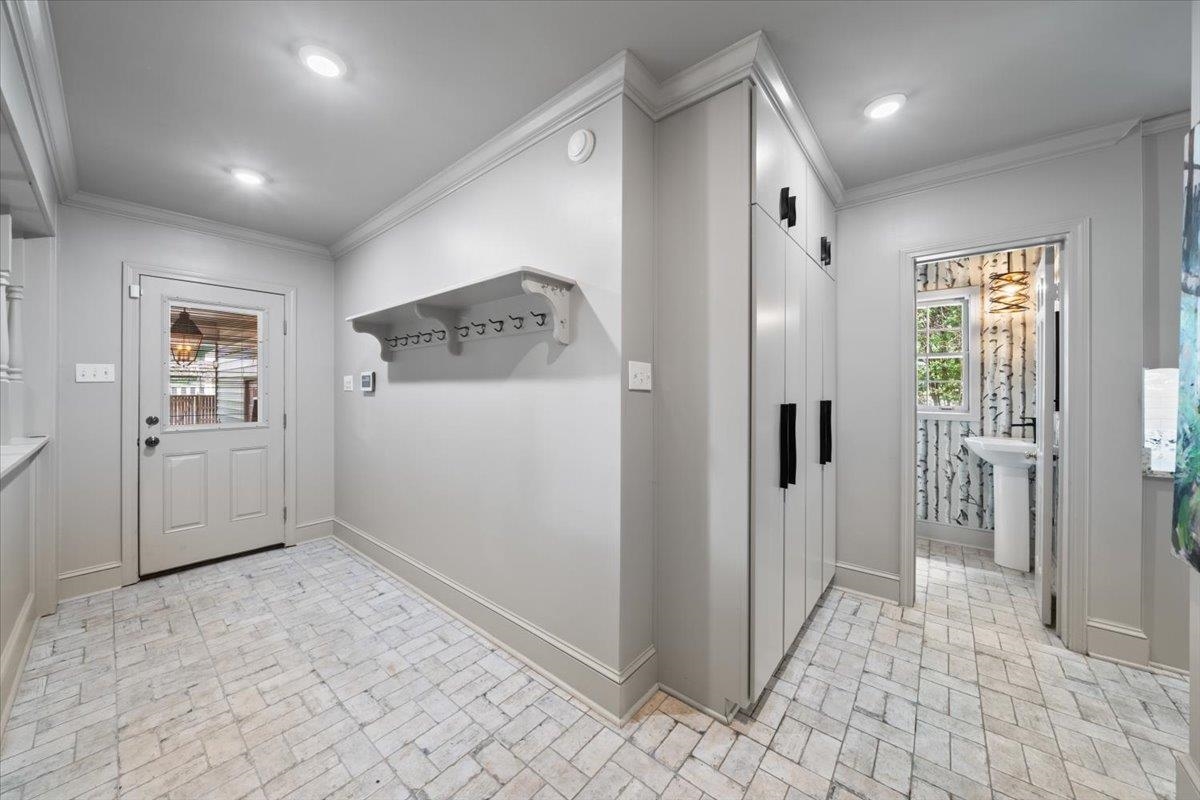 1095 FAIR MEADOW RD