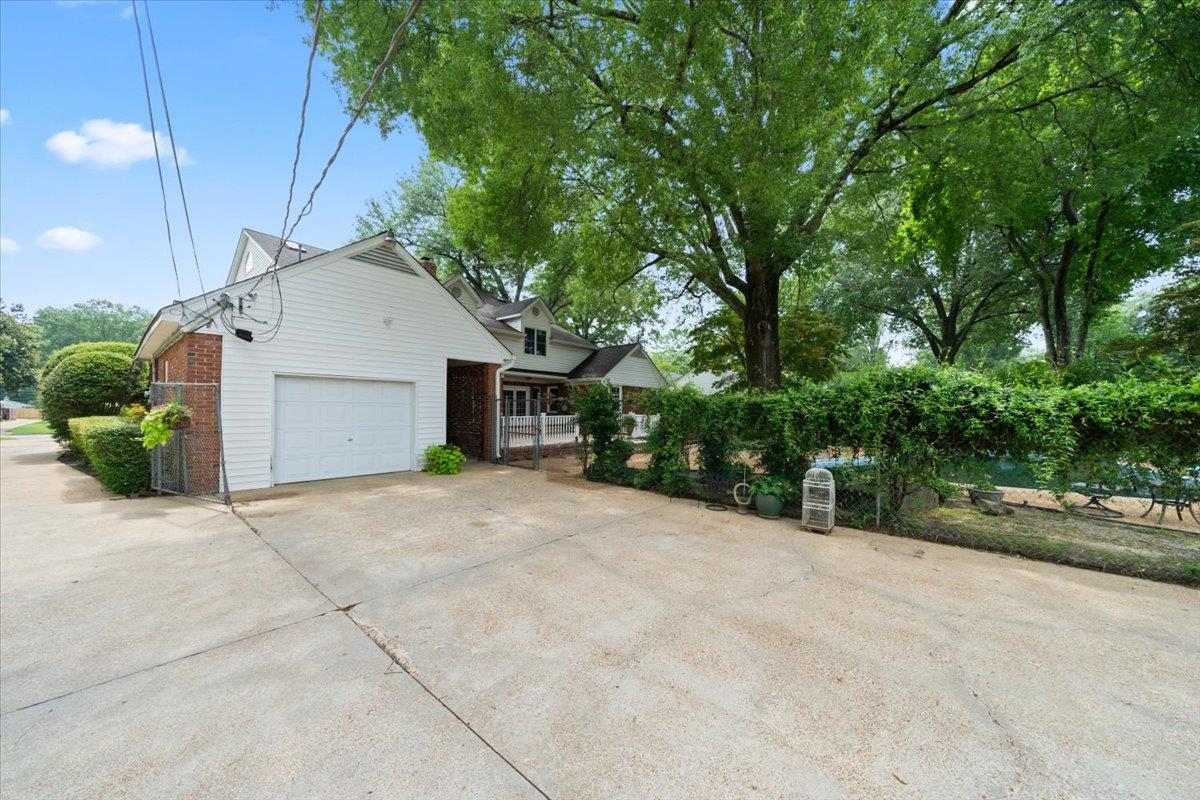 1095 FAIR MEADOW RD