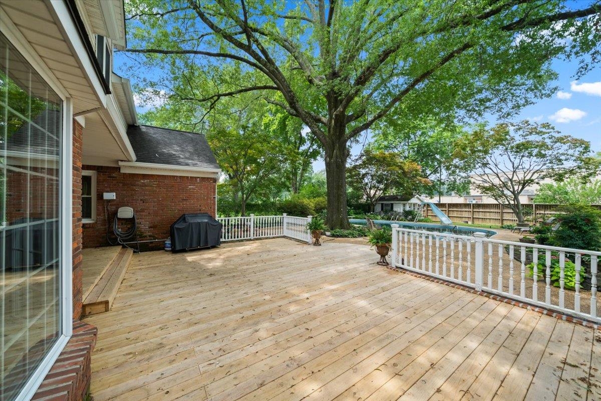 1095 FAIR MEADOW RD
