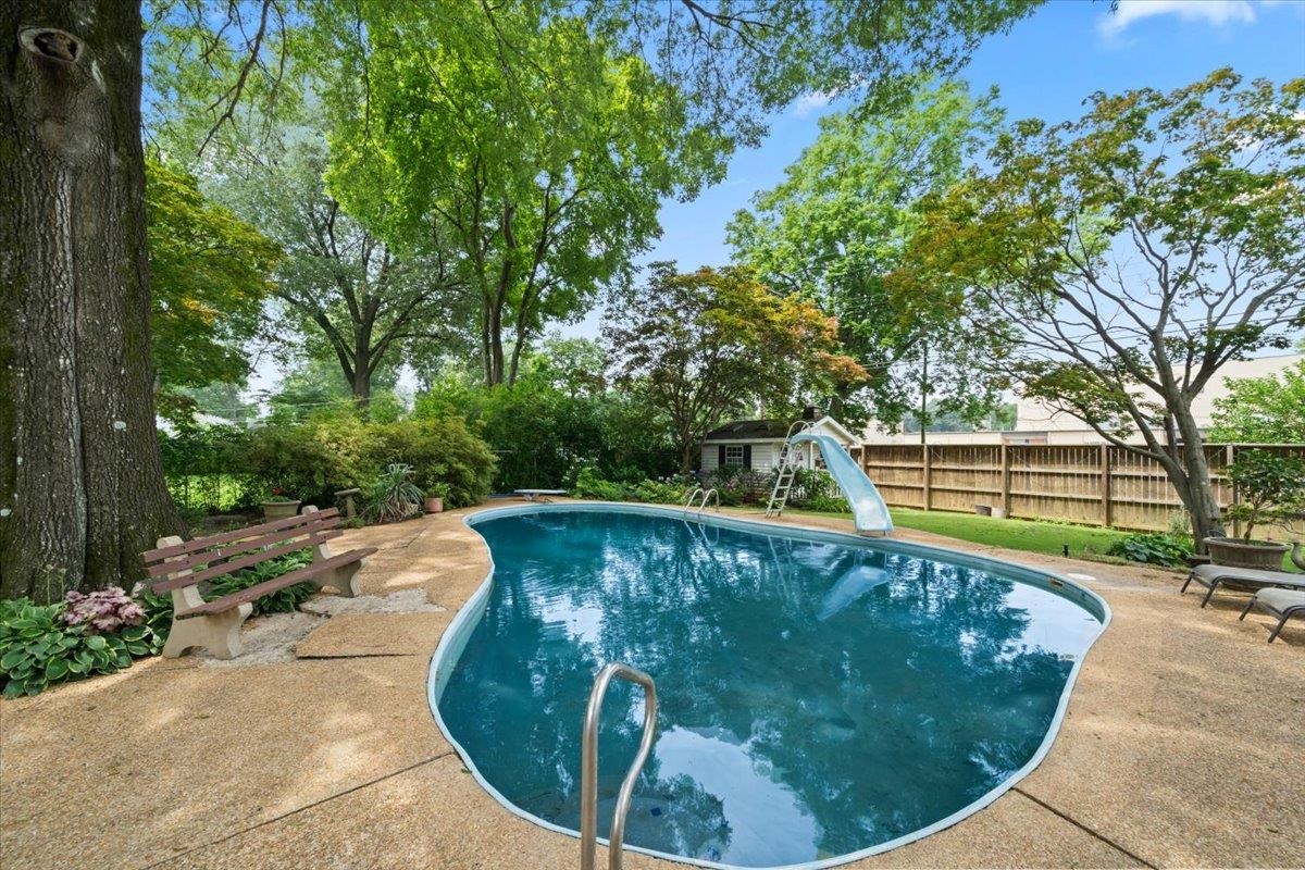 1095 FAIR MEADOW RD