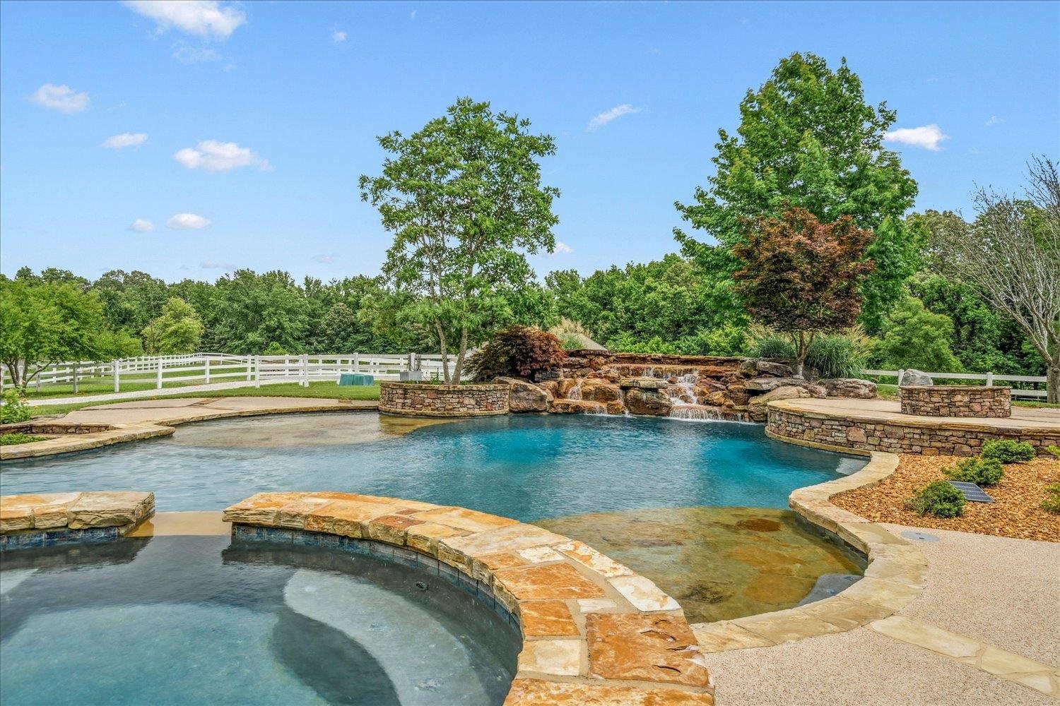 2165 LATTING HILLS CV