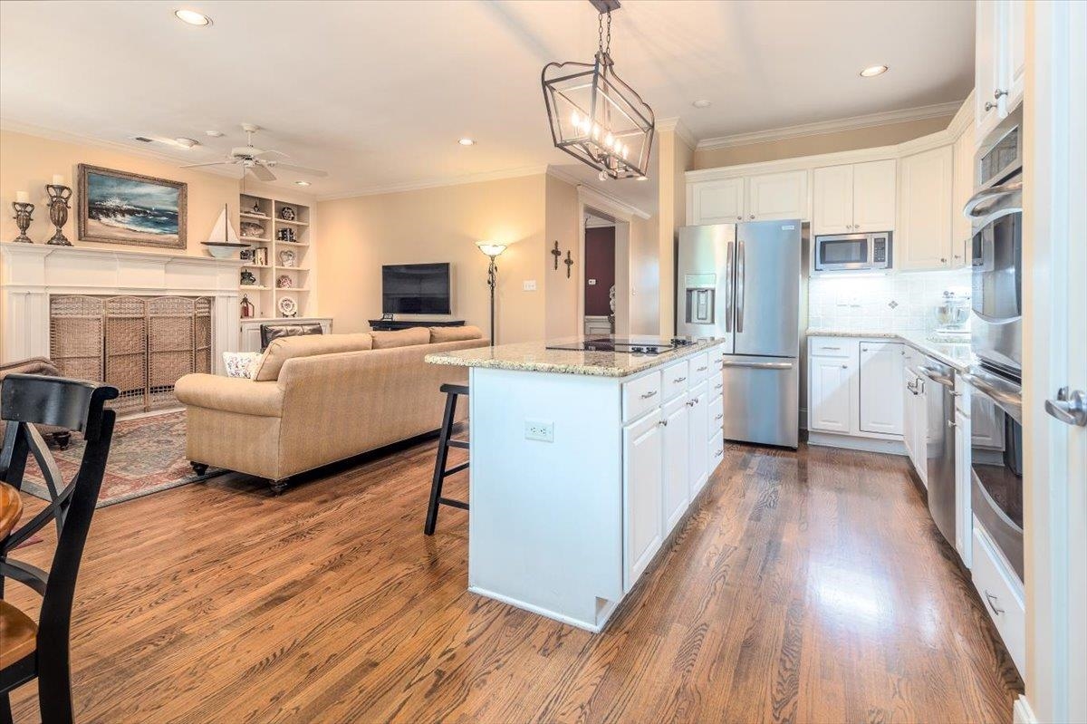 1506 WOLF BEND RD