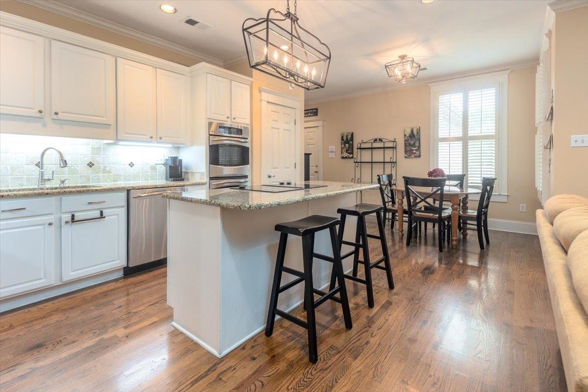 1506 WOLF BEND RD