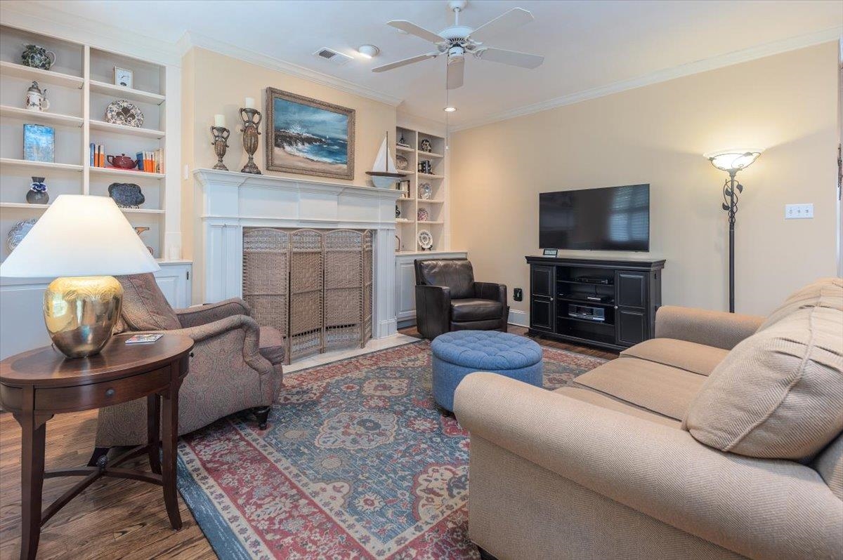 1506 WOLF BEND RD