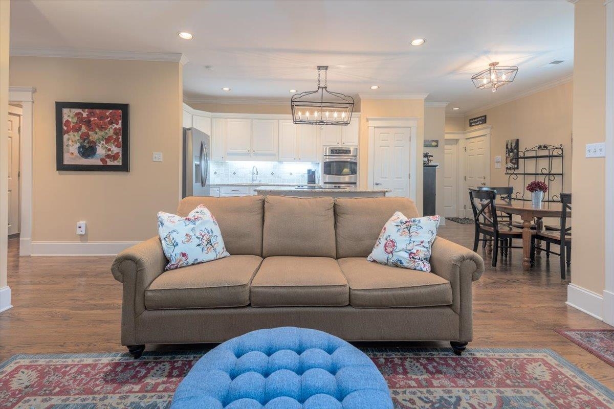 1506 WOLF BEND RD