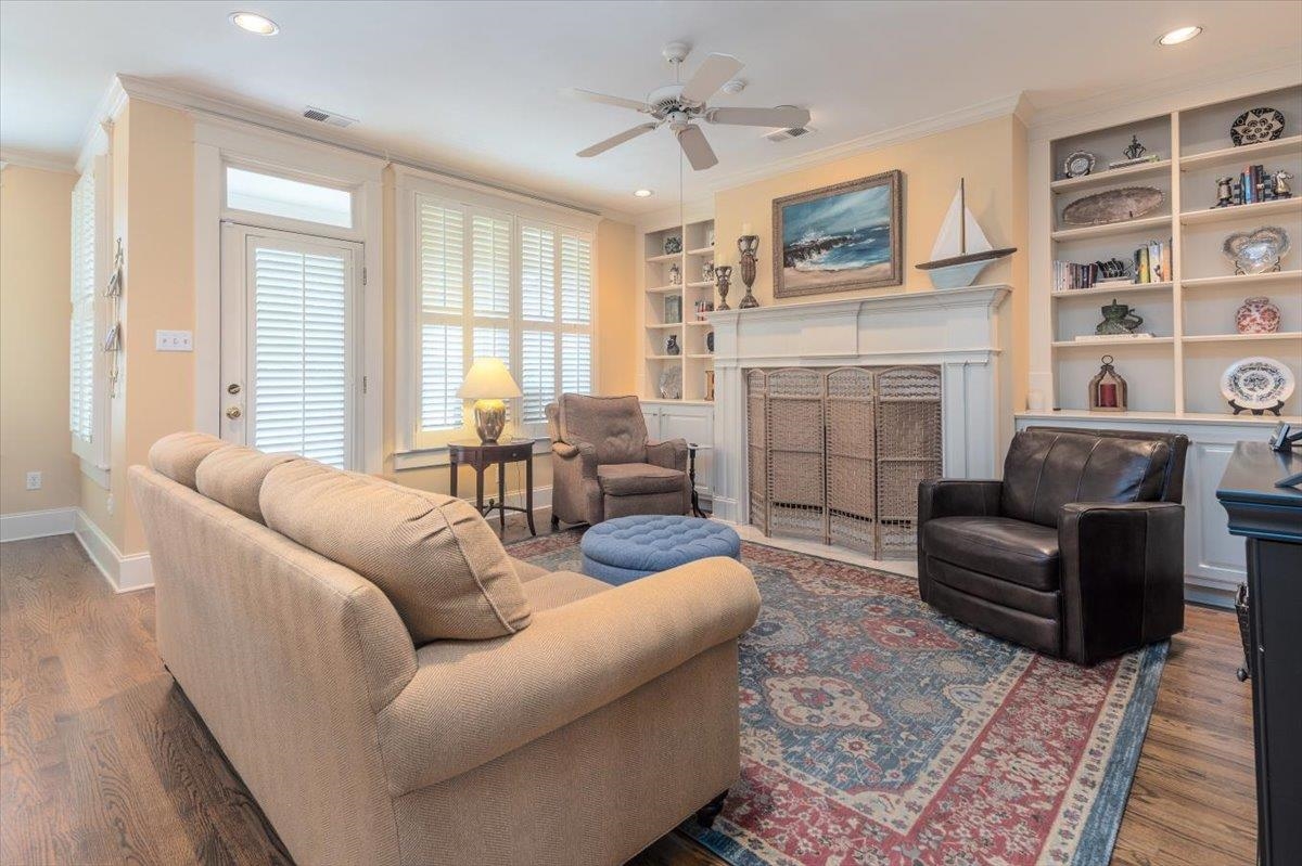 1506 WOLF BEND RD