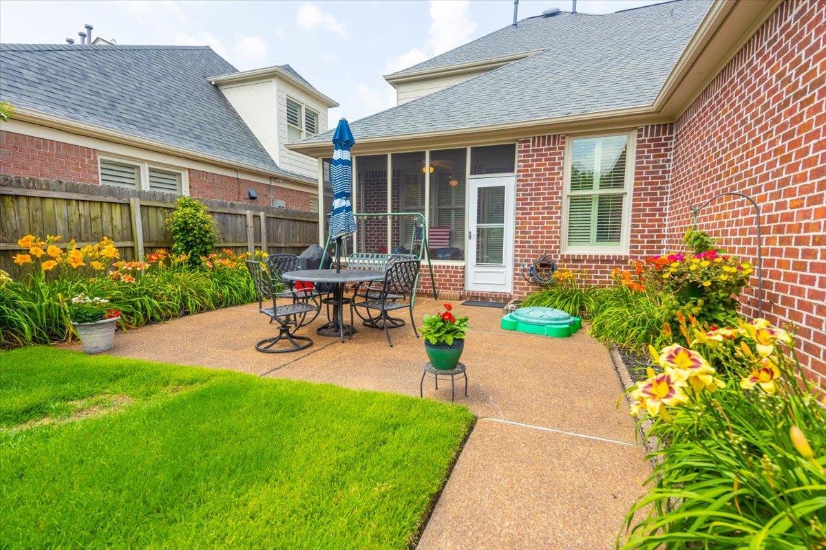 1506 WOLF BEND RD
