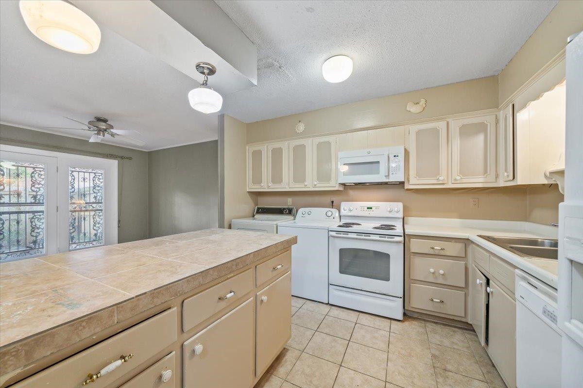 875 S YATES RD Unit: 4