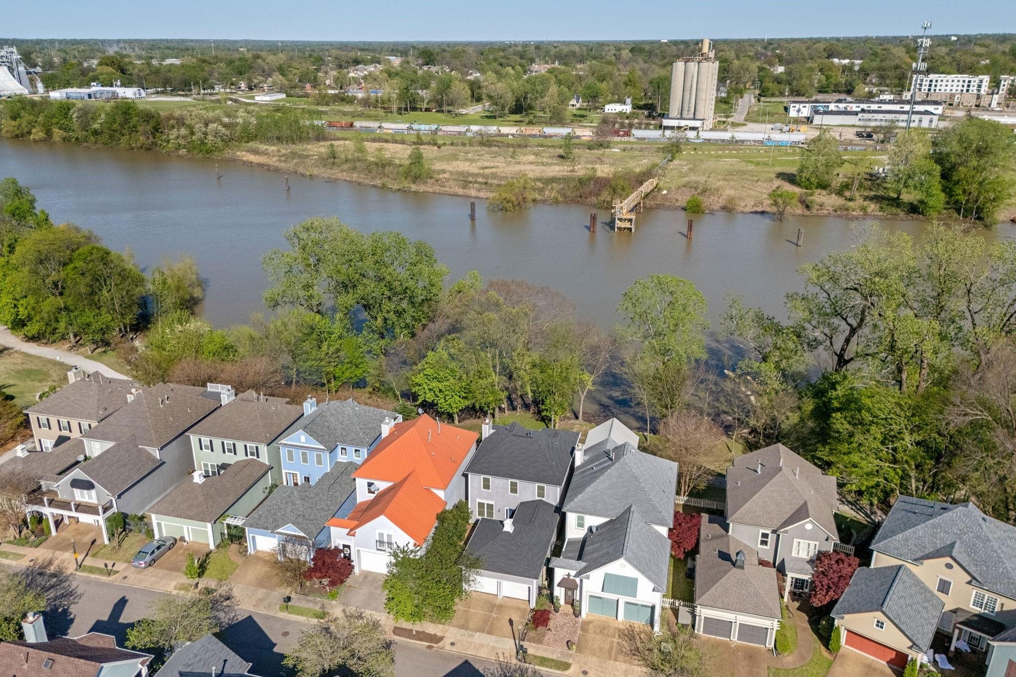 946 RIVER LANDING DR