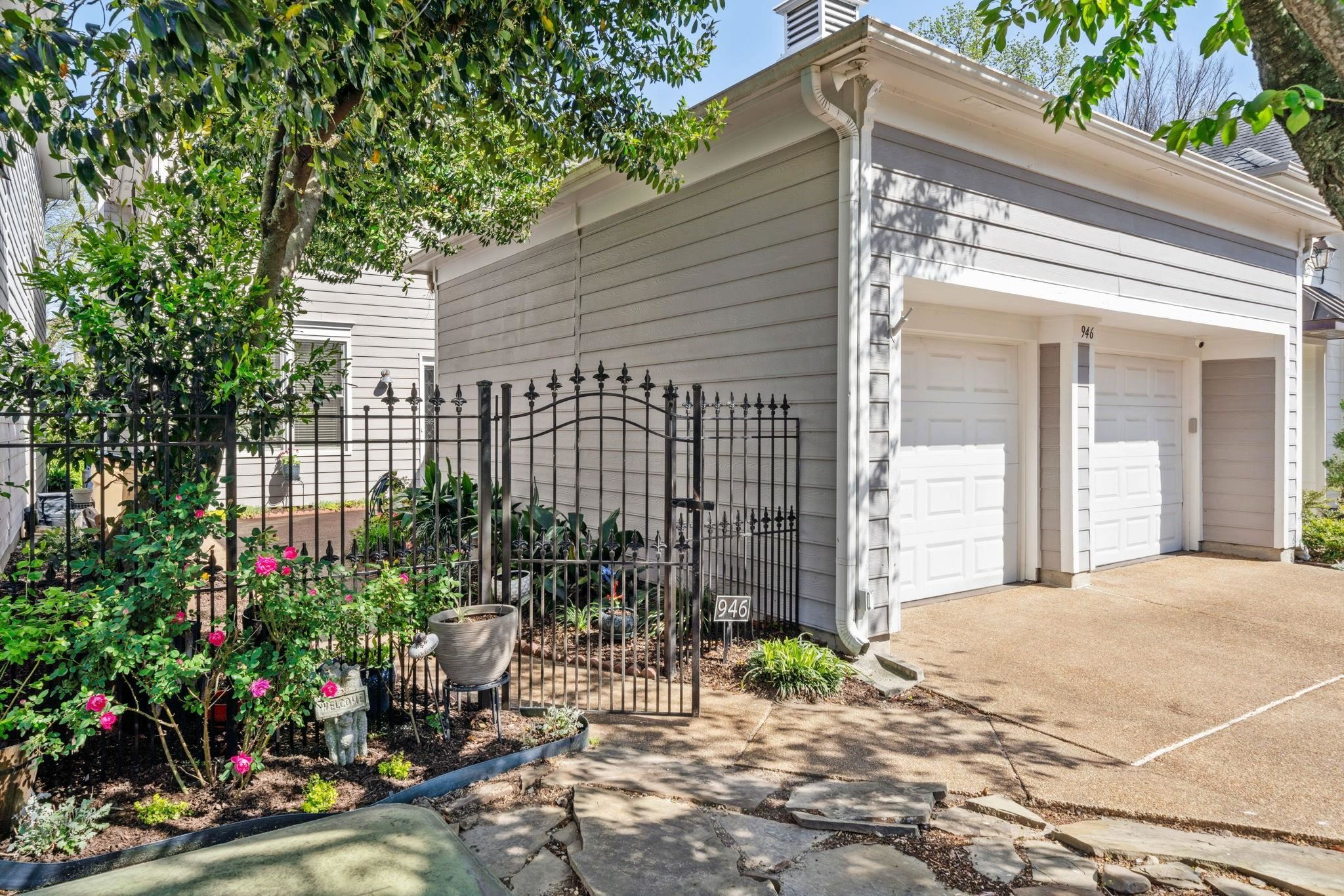 946 RIVER LANDING DR