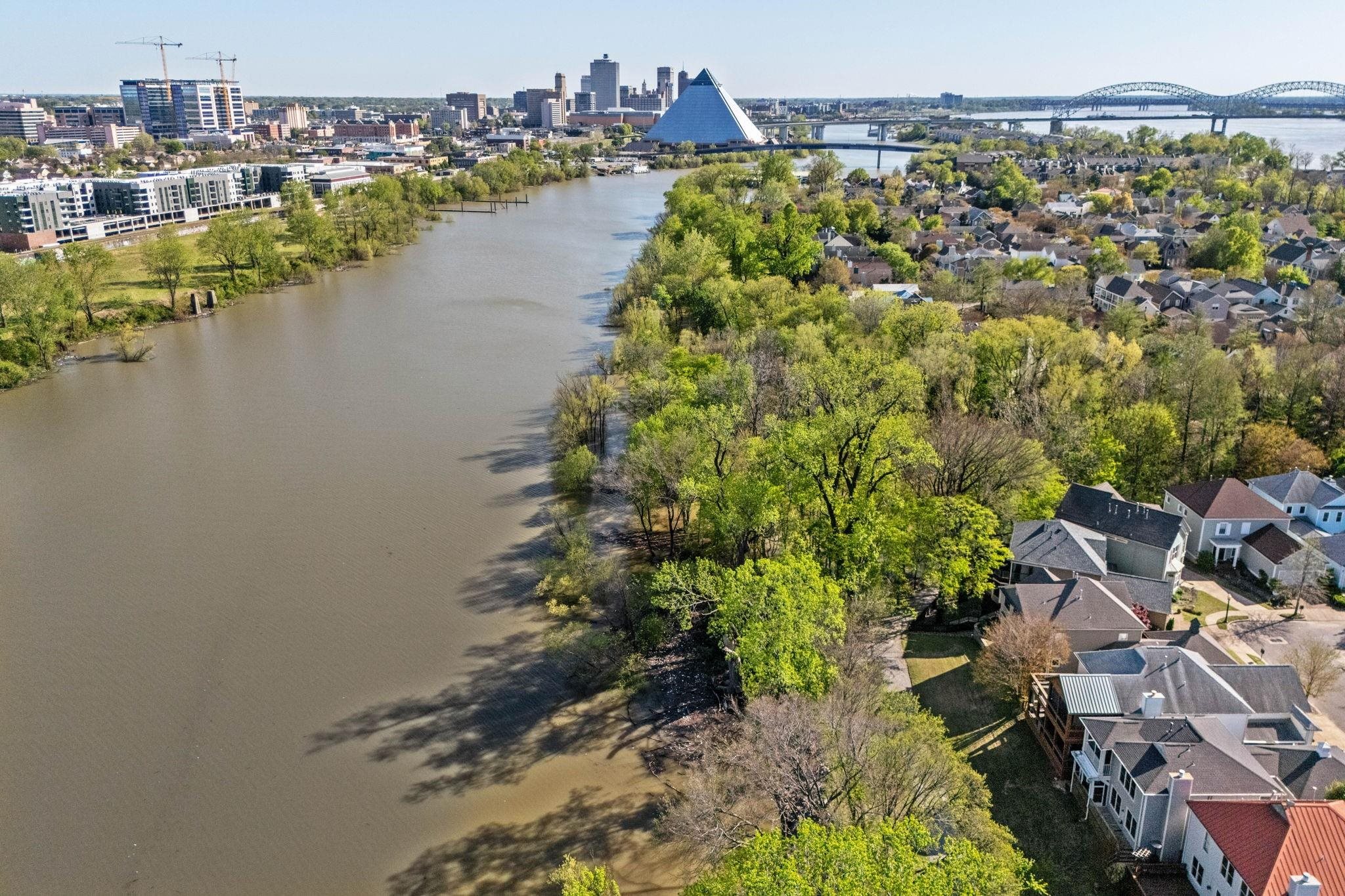 946 RIVER LANDING DR