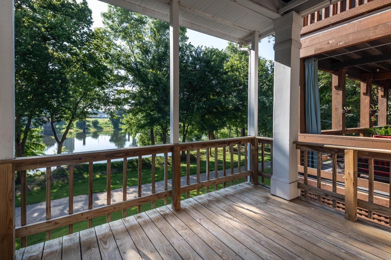 946 RIVER LANDING DR