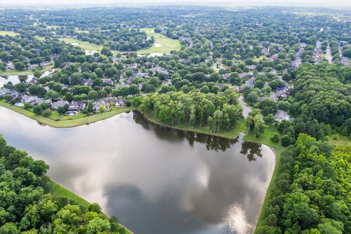2200 LAKE PAGE DR