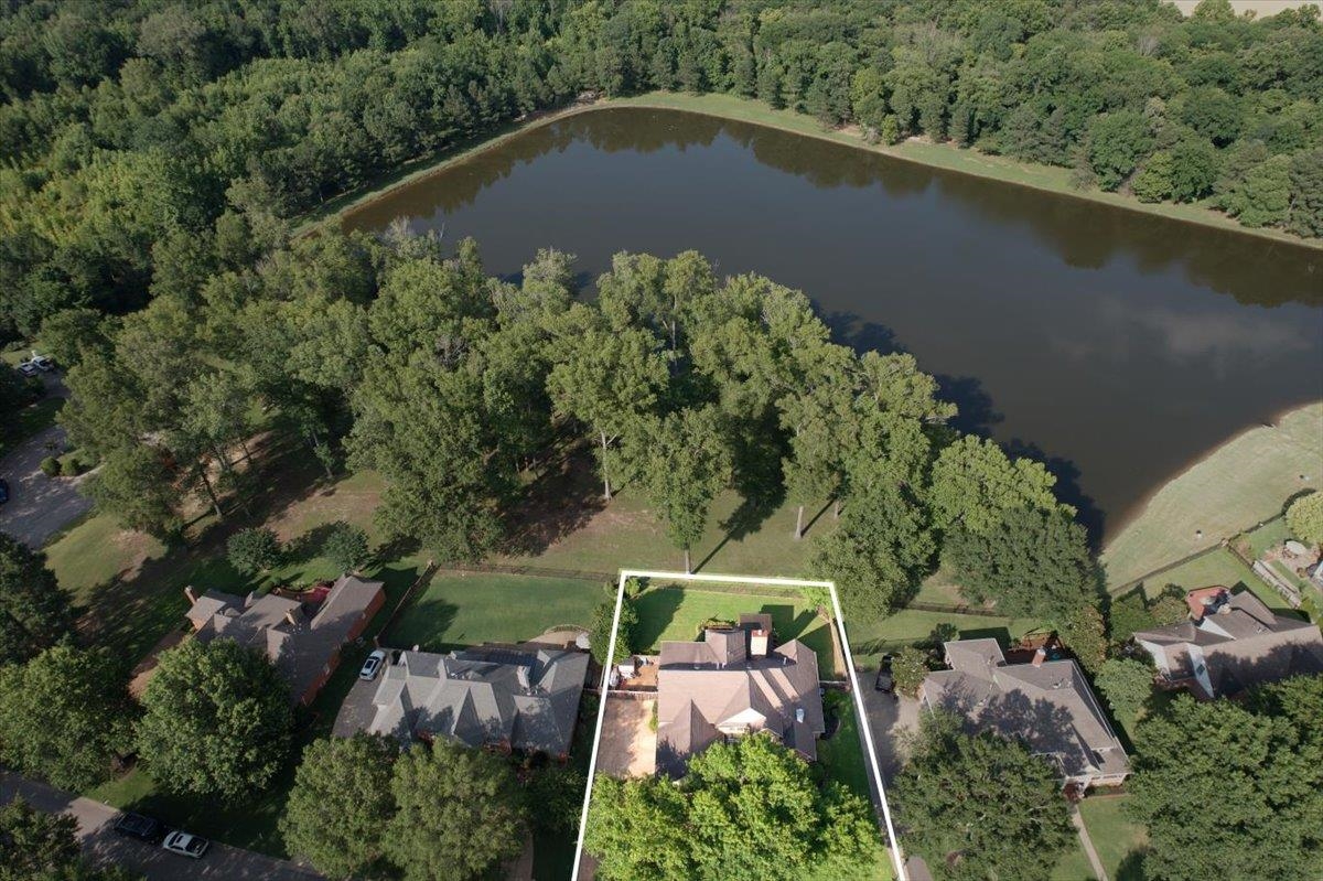 2200 LAKE PAGE DR