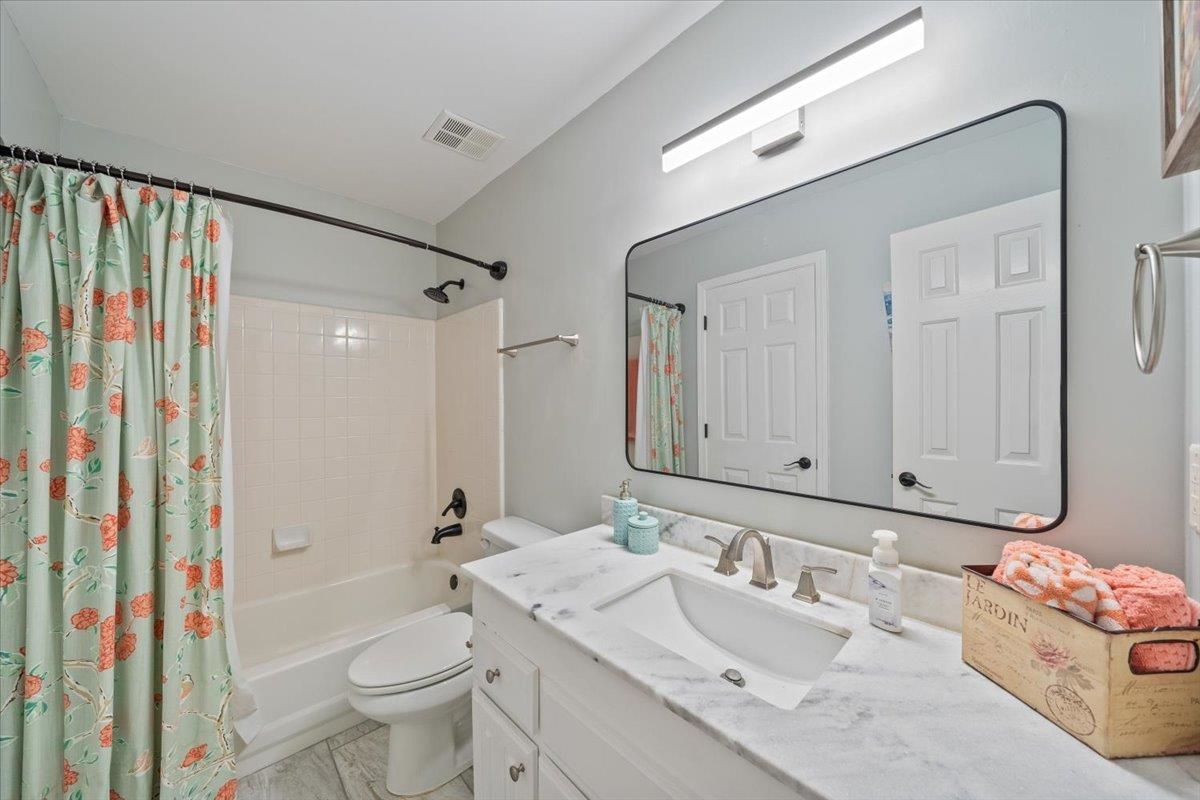 2200 LAKE PAGE DR