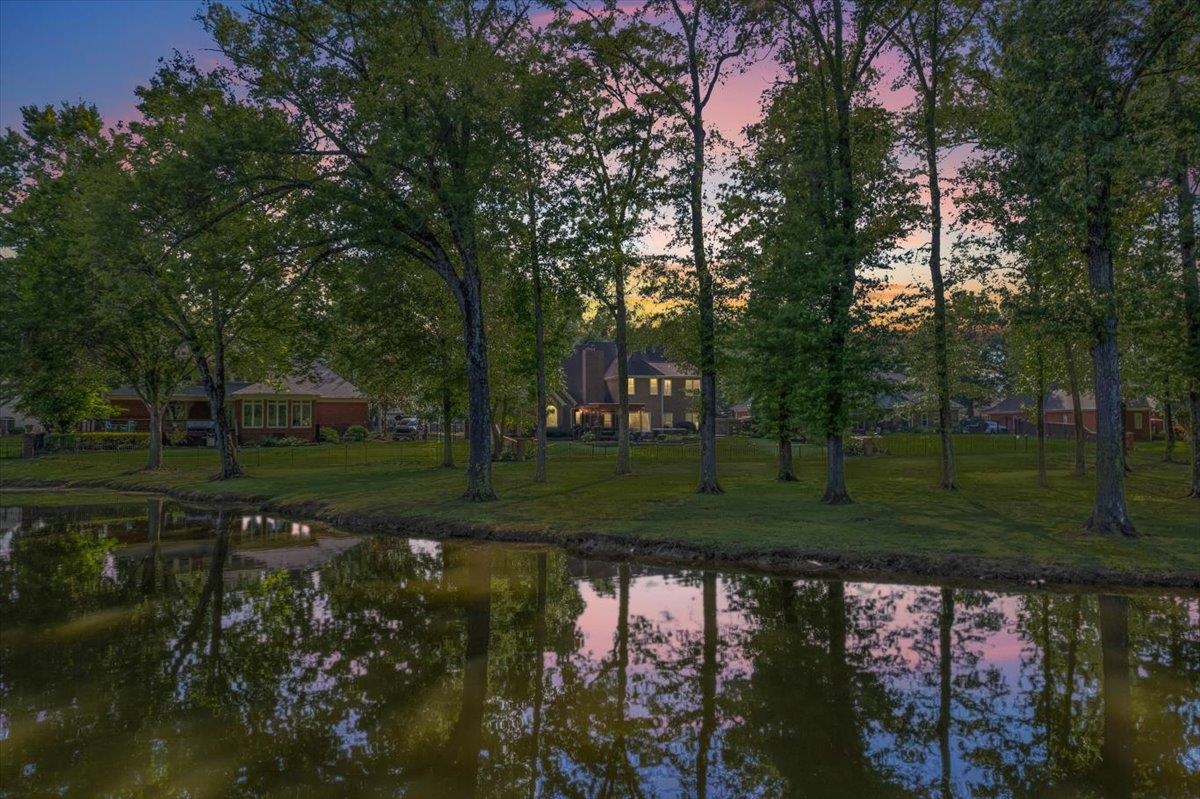 2200 LAKE PAGE DR