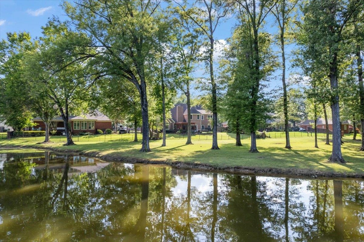 2200 LAKE PAGE DR