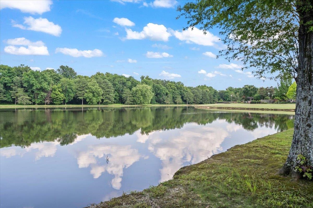 2200 LAKE PAGE DR