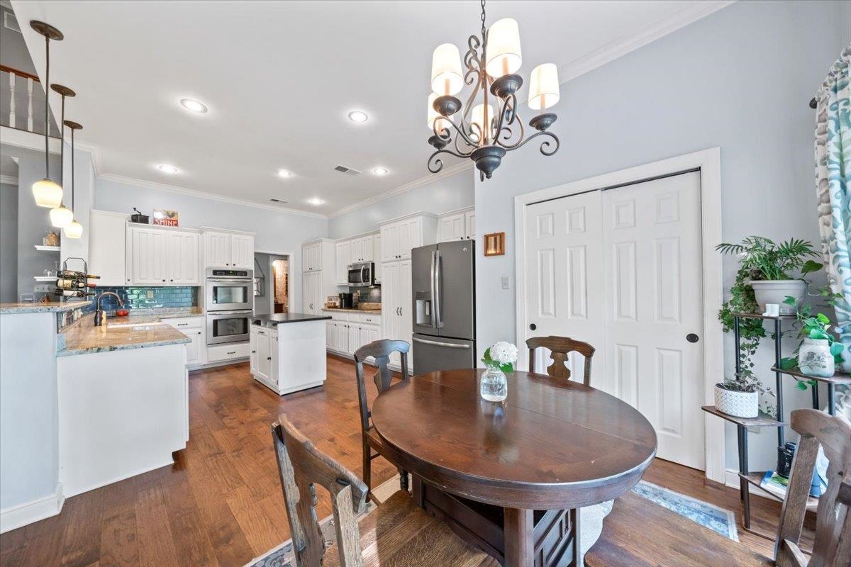2200 LAKE PAGE DR