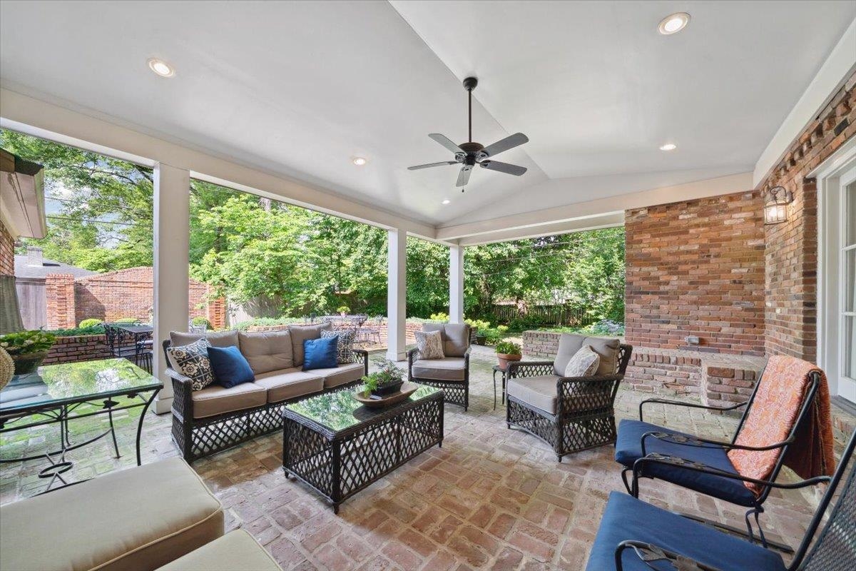 4192 LONG LEAF DR