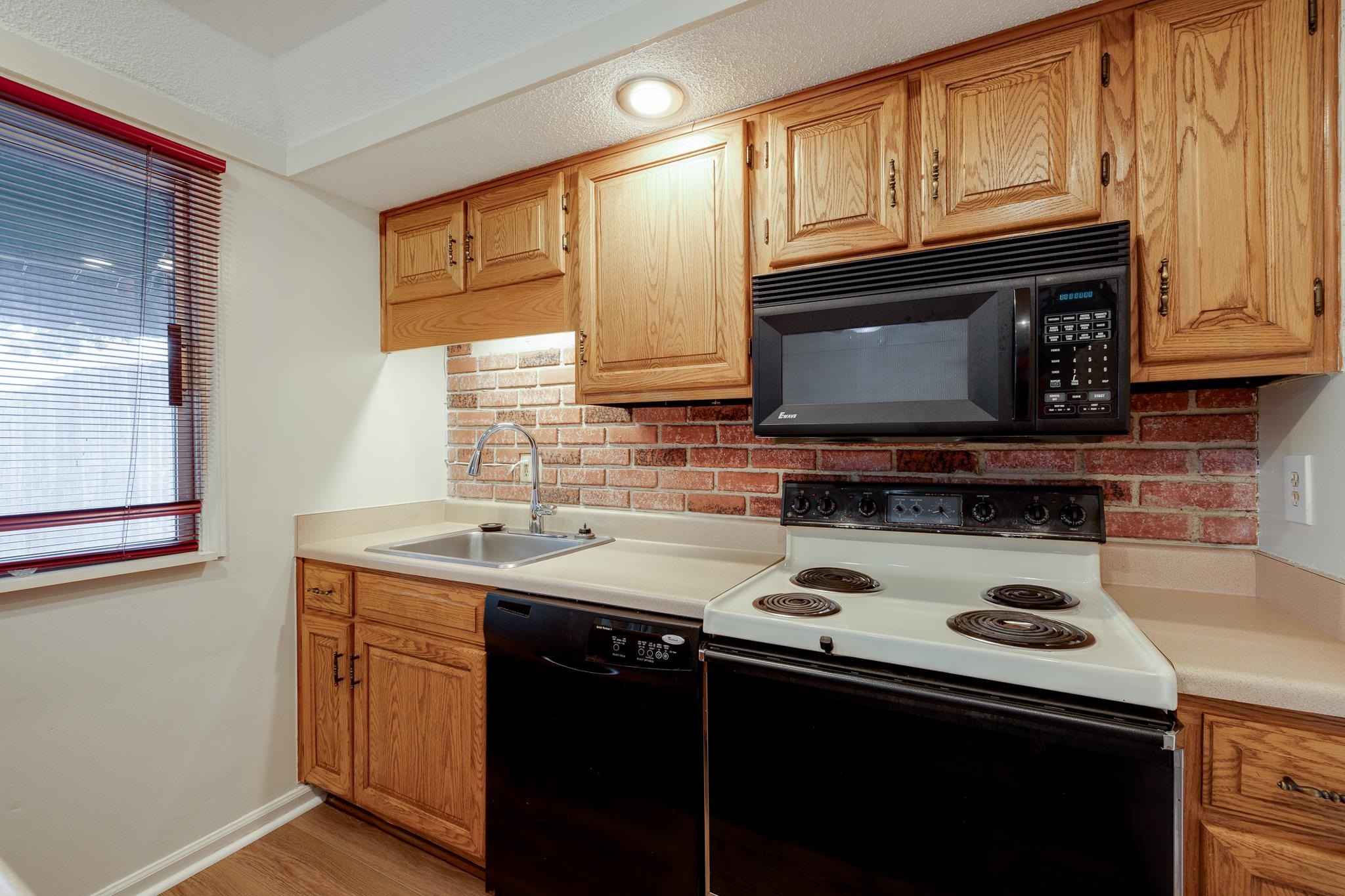 1204 CHAMBERLAIN DR Unit: 10