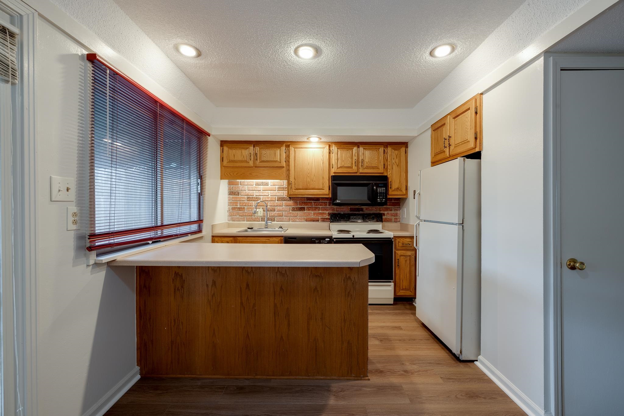 1204 CHAMBERLAIN DR Unit: 10