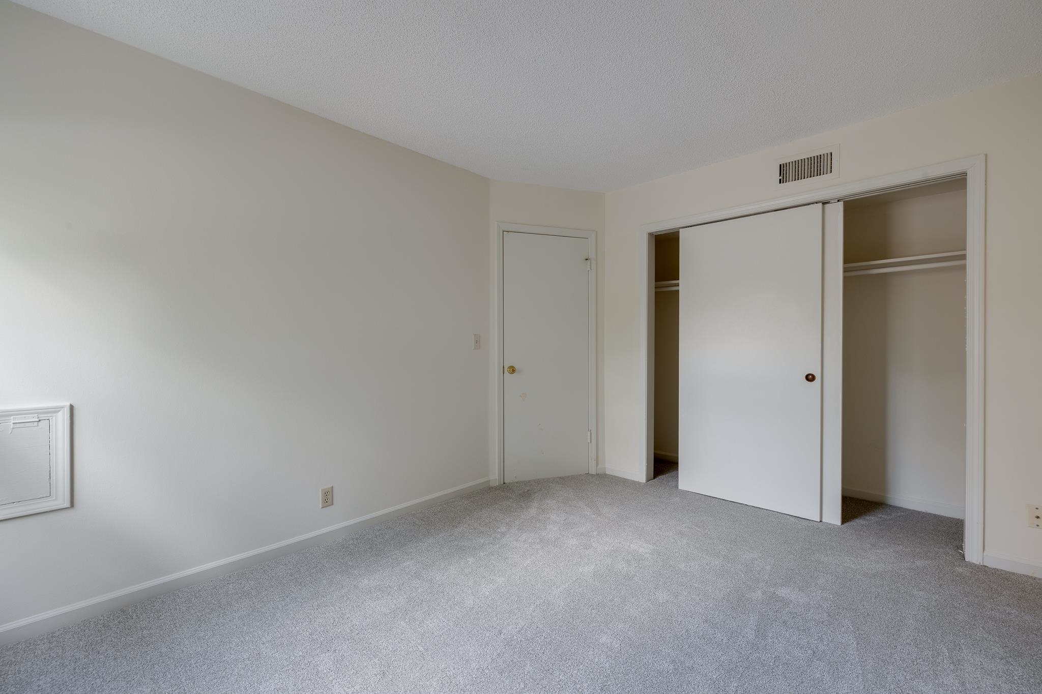 1204 CHAMBERLAIN DR Unit: 10