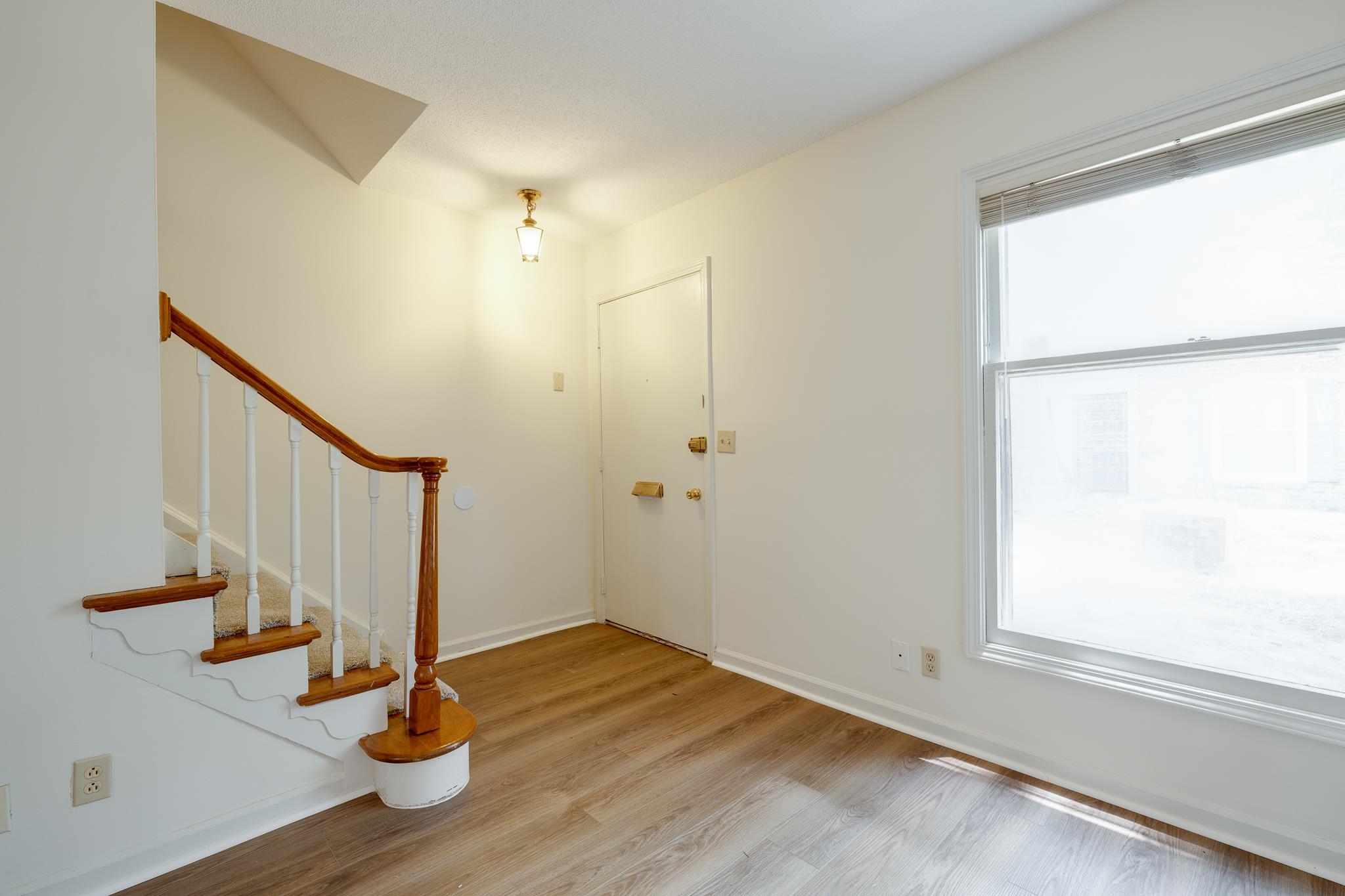 1204 CHAMBERLAIN DR Unit: 10