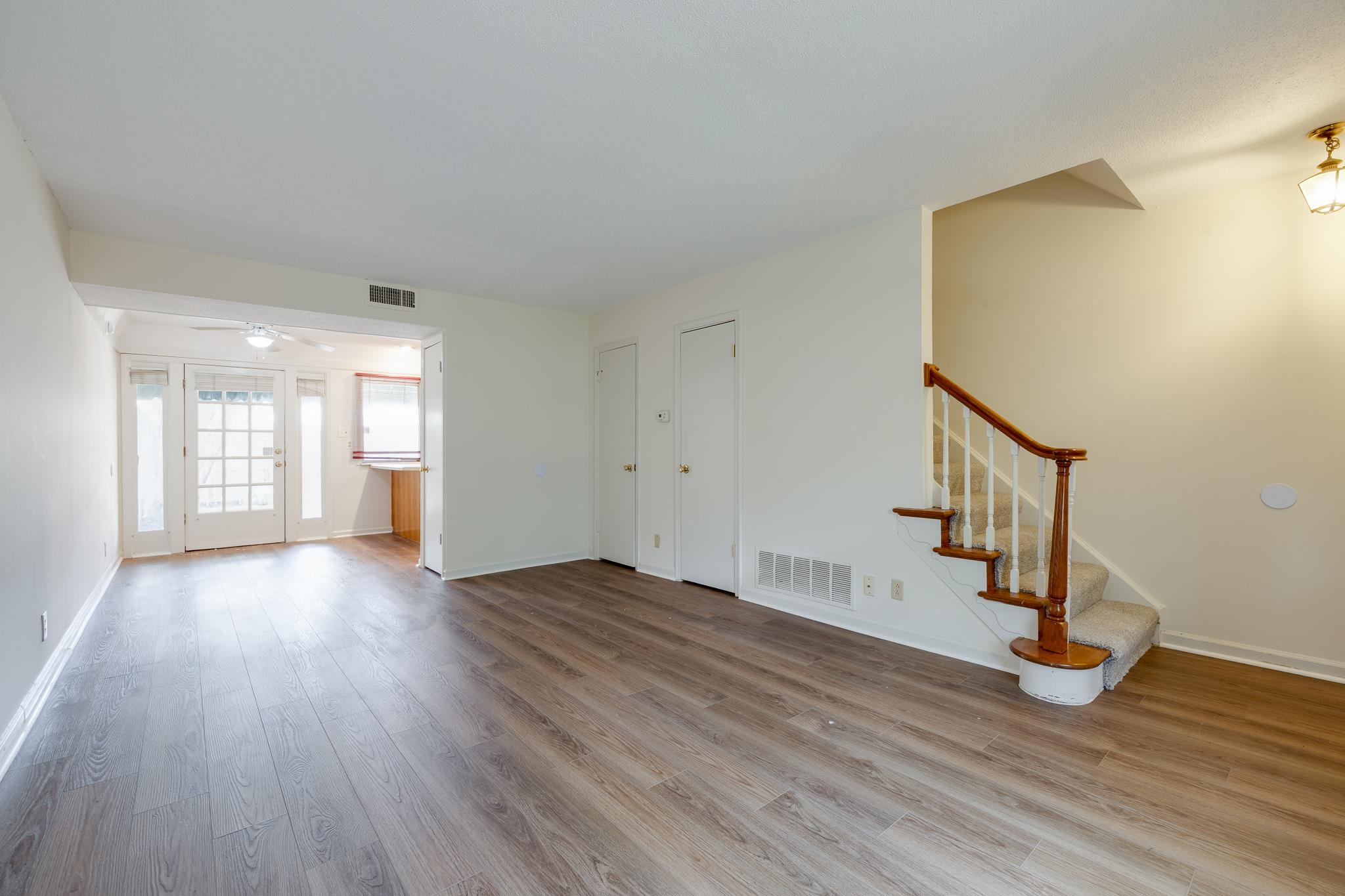 1204 CHAMBERLAIN DR Unit: 10